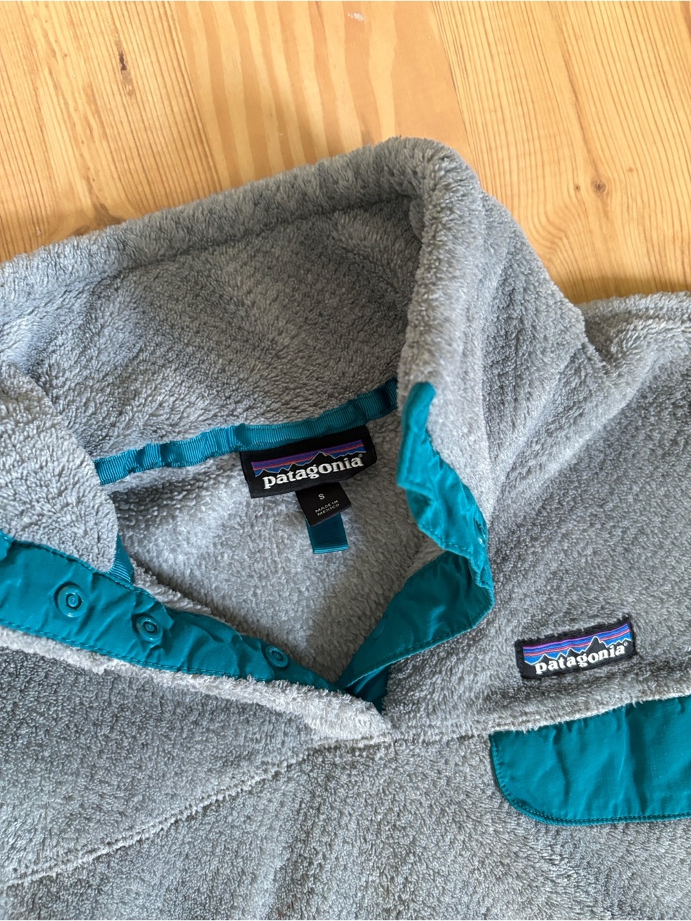 Patagonia Gray and Teal Snap-Front Fleece Pullover